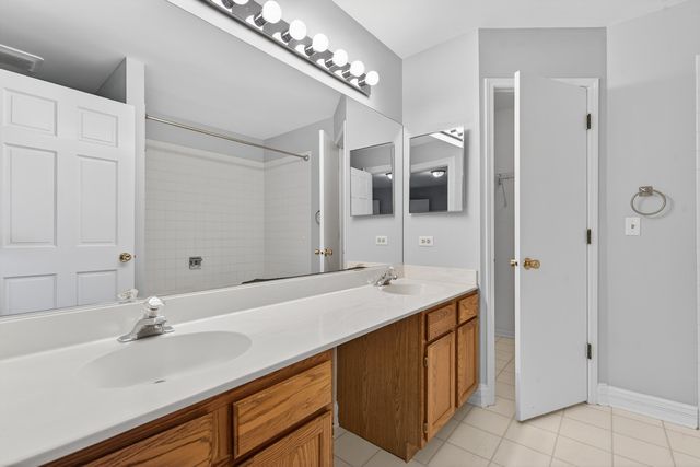 702 Pinehurst Drive, North Aurora, IL 60542