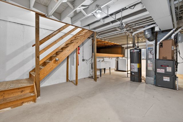 702 Pinehurst Drive, North Aurora, IL 60542