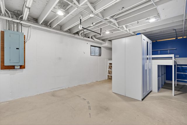 702 Pinehurst Drive, North Aurora, IL 60542