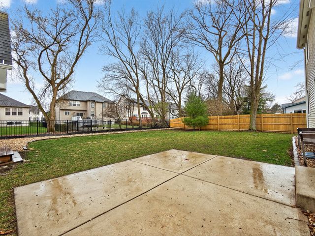 702 Pinehurst Drive, North Aurora, IL 60542