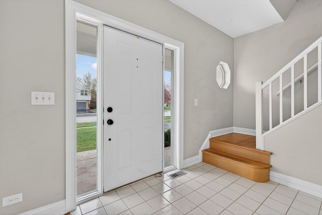 702 Pinehurst Drive, North Aurora, IL 60542