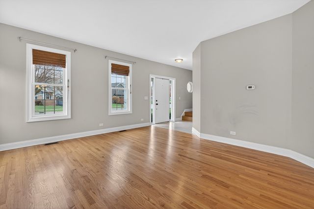 702 Pinehurst Drive, North Aurora, IL 60542