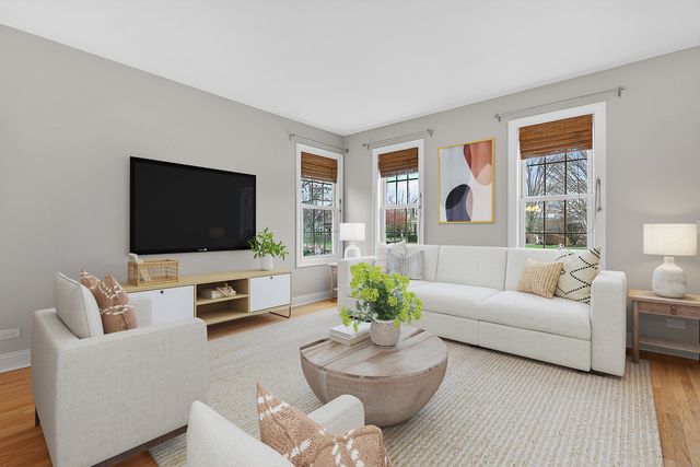 702 Pinehurst Drive, North Aurora, IL 60542