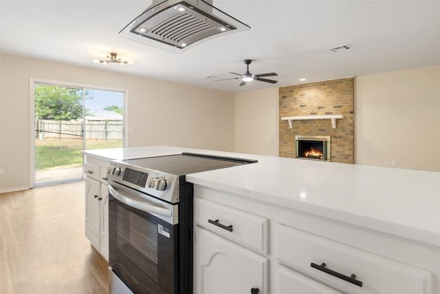 433 Larkspur Court, Edmond, OK 73003