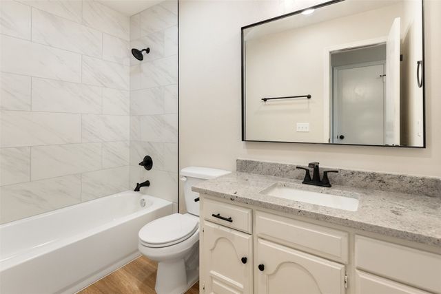 433 Larkspur Court, Edmond, OK 73003