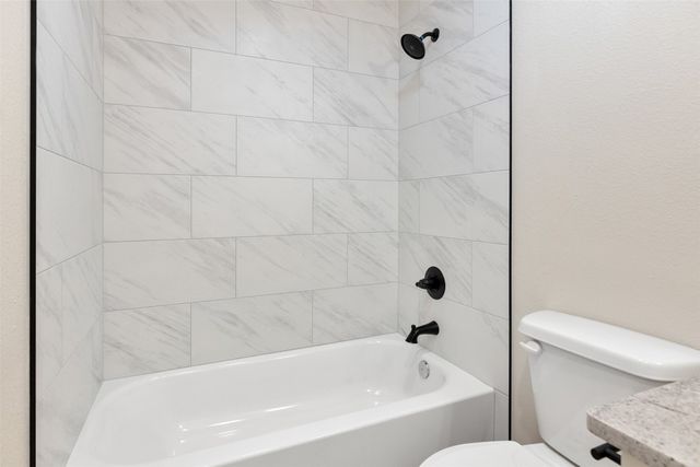 433 Larkspur Court, Edmond, OK 73003