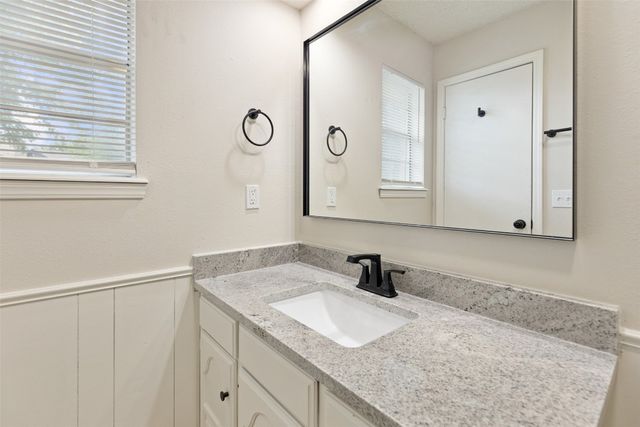 433 Larkspur Court, Edmond, OK 73003