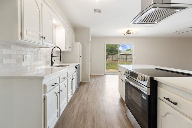 433 Larkspur Court, Edmond, OK 73003