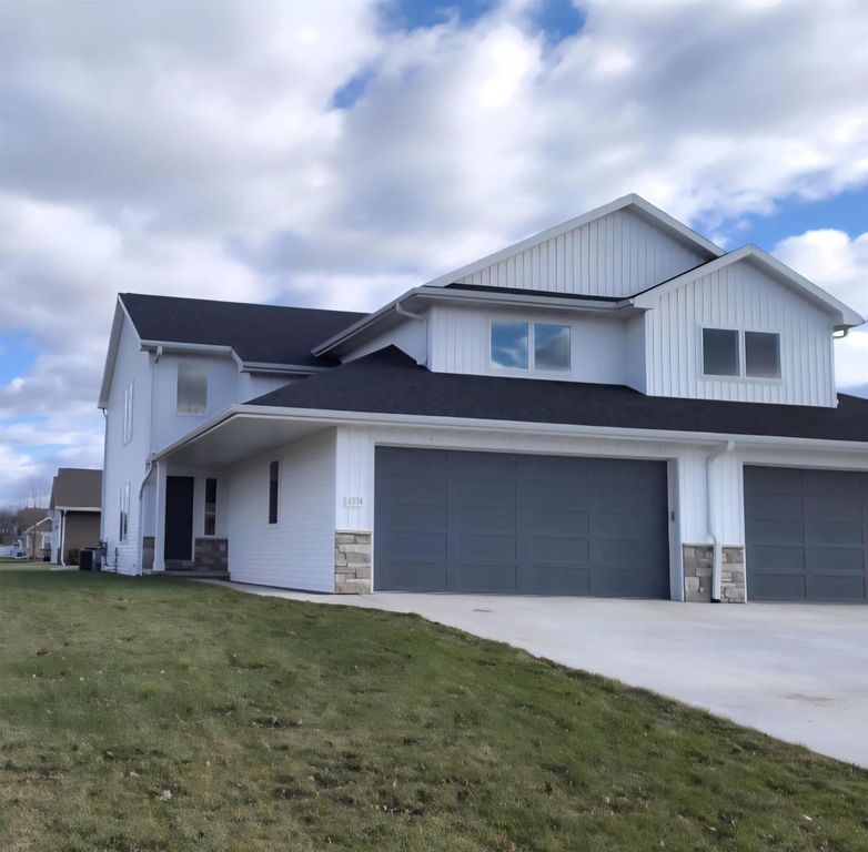 1574 POND VIEW DRIVE, Neenah, WI 54956