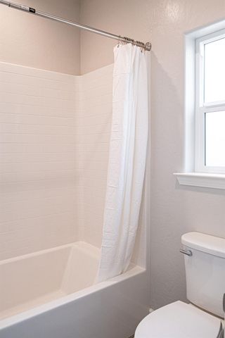 1029 N Cypress Street, Woodlake, CA 93286