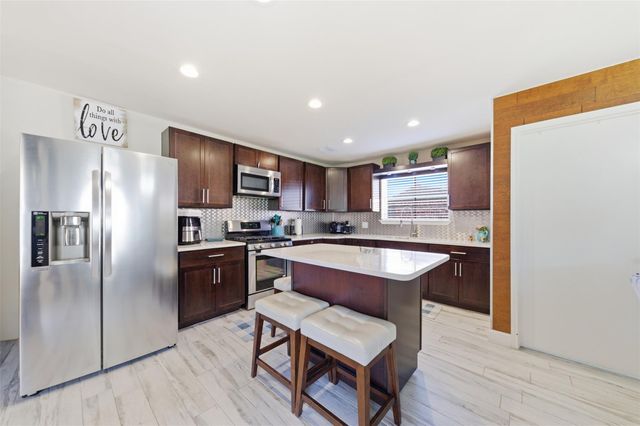 9003 Tami Renee Lane, Houston, TX 77040