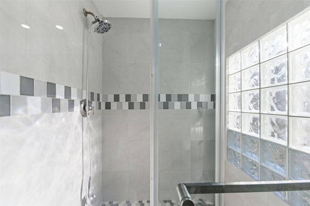 9003 Tami Renee Lane, Houston, TX 77040