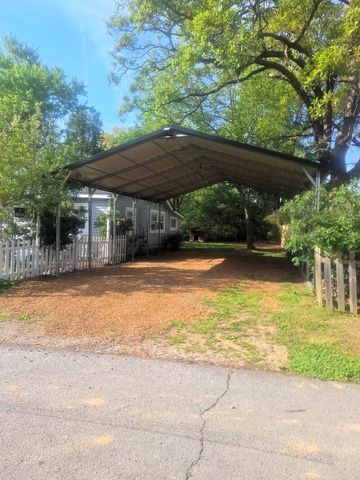 108 Weaver St, Decherd, TN 37324