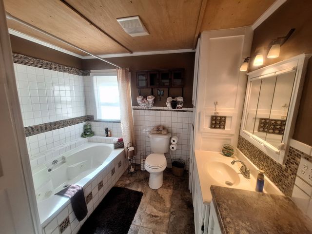 108 Weaver St, Decherd, TN 37324