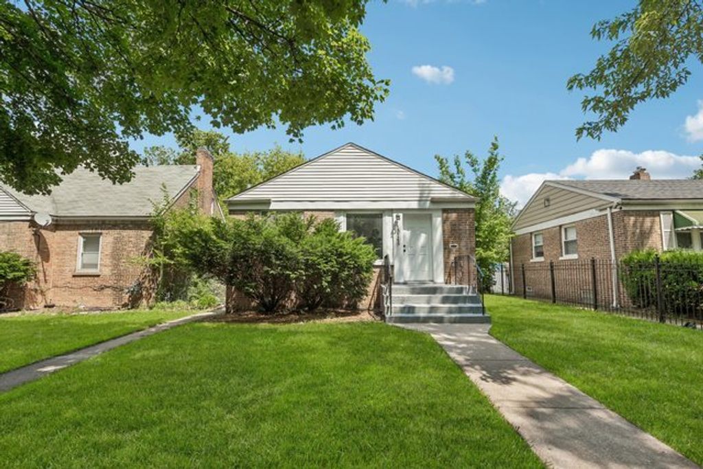 10145 S Bensley Avenue, Chicago, IL 60617