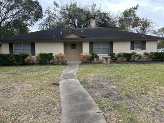 803 Golf Court, Stafford, TX 77477