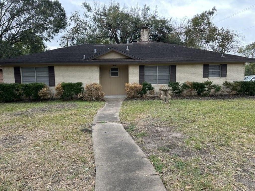803 Golf Court, Stafford, TX 77477