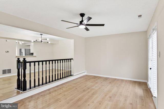 127 VILLA KNOLL CT, Sicklerville, NJ 08081