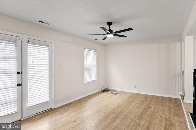 127 VILLA KNOLL CT, Sicklerville, NJ 08081