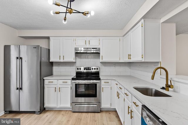 127 VILLA KNOLL CT, Sicklerville, NJ 08081