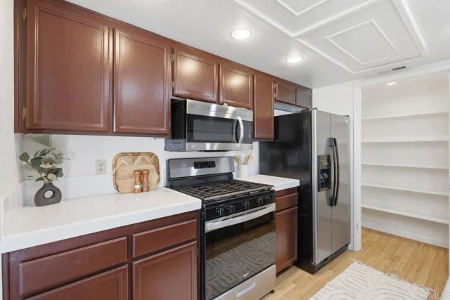 1832 Cottonwood Avenue, Carlsbad, CA 92011