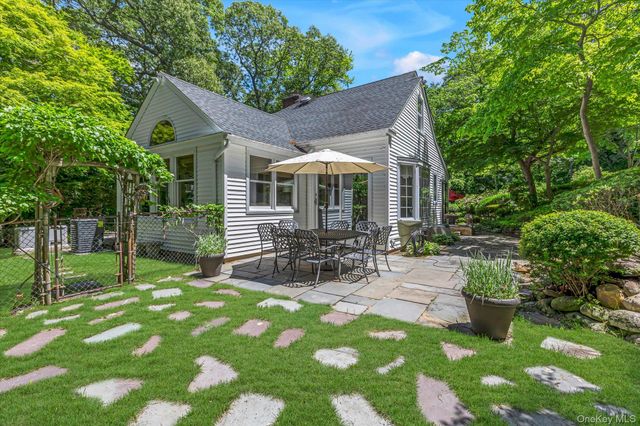 58 Makamah Road, Northport, NY 11768
