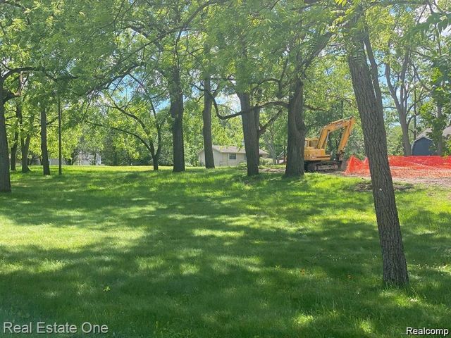 5716 Evergreen Avenue, Orchard Lake, MI 48324