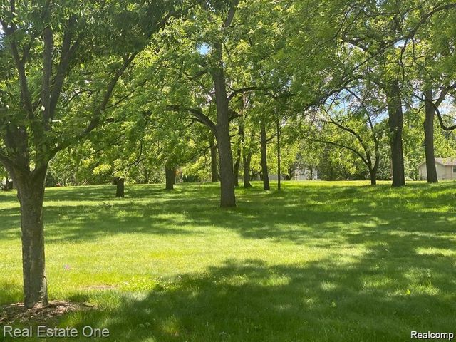 5716 Evergreen Avenue, Orchard Lake, MI 48324