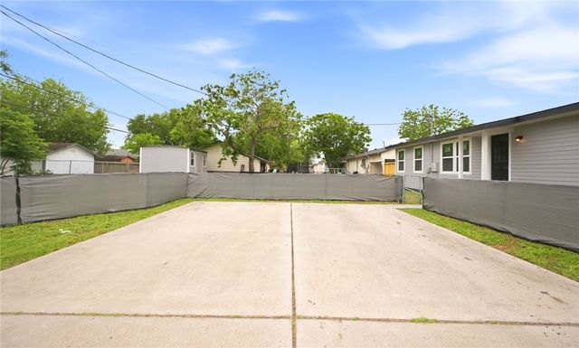 4902 Weber, Corpus Christi, TX 78411