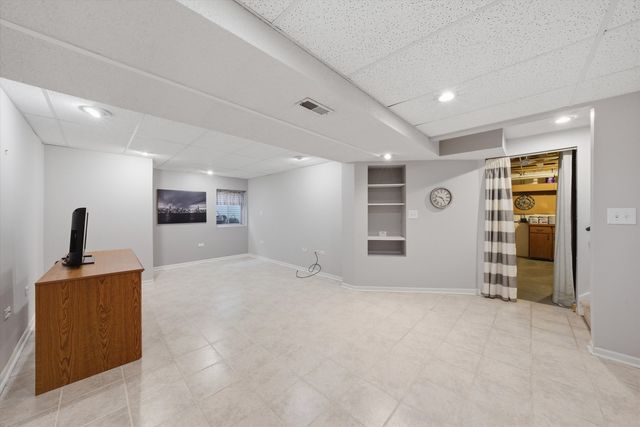 7770 Bristol Park Drive, Tinley Park, IL 60477