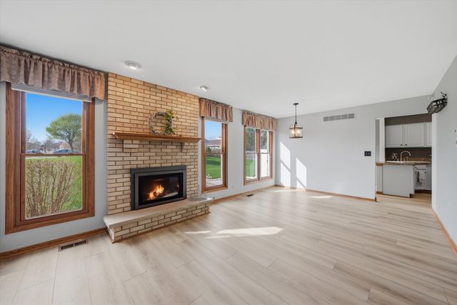 7770 Bristol Park Drive, Tinley Park, IL 60477