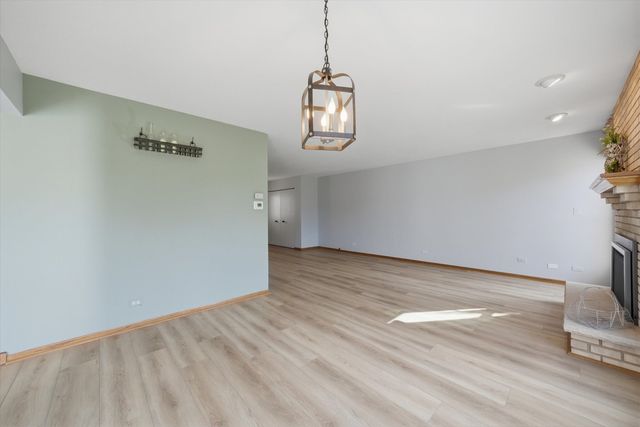 7770 Bristol Park Drive, Tinley Park, IL 60477
