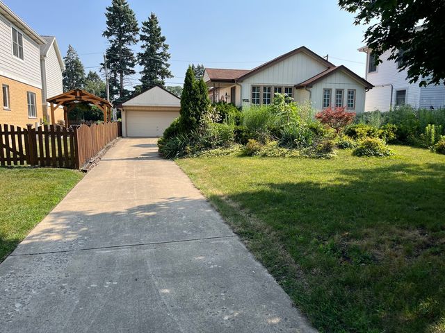 6947 W Jarvis Avenue, Niles, IL 60714