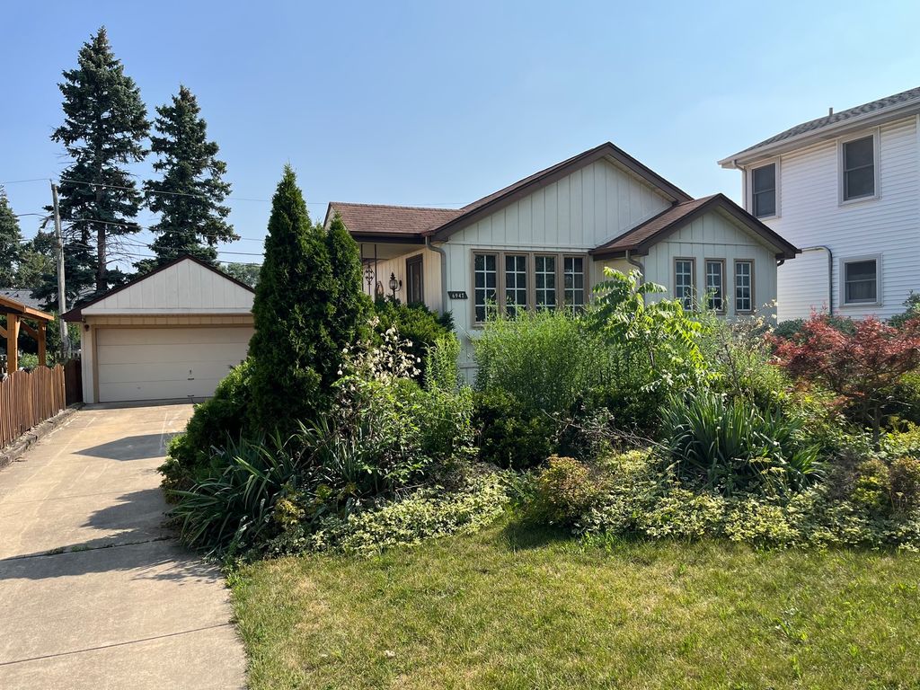 6947 W Jarvis Avenue, Niles, IL 60714