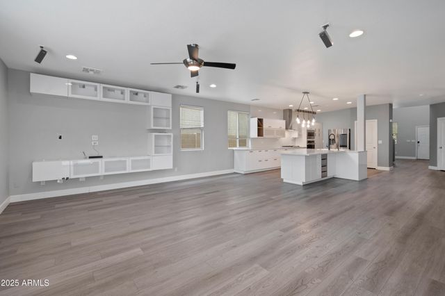 42502 W SOMERSET Drive, Maricopa, AZ 85138