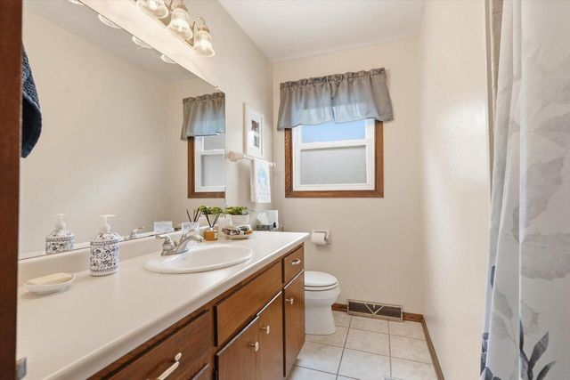 107 Shepard COURT, Mukwonago, WI 53149