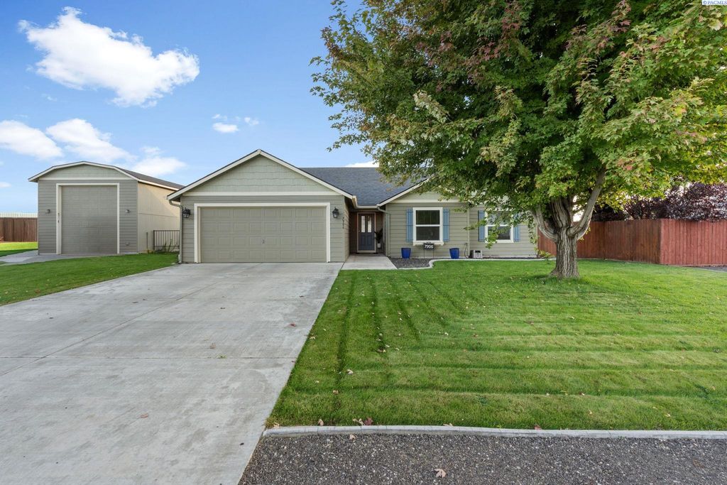 7906 Ruby Ct, Pasco, WA 99301