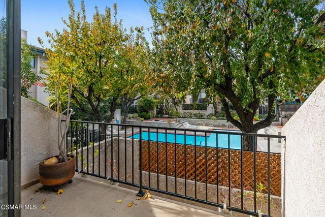 7137 Shoup Avenue 31, West Hills, CA 91307