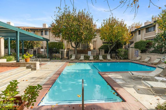 7137 Shoup Avenue 31, West Hills, CA 91307