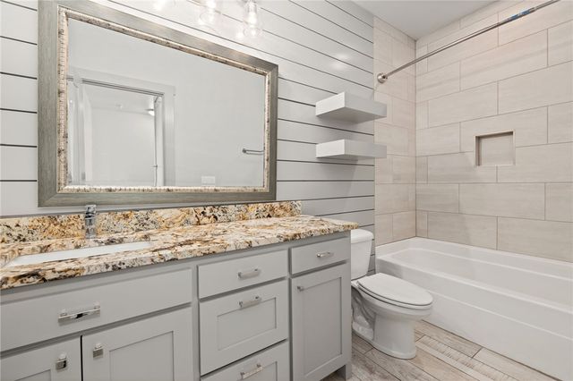 420 SW C Street, Bentonville, AR 72712