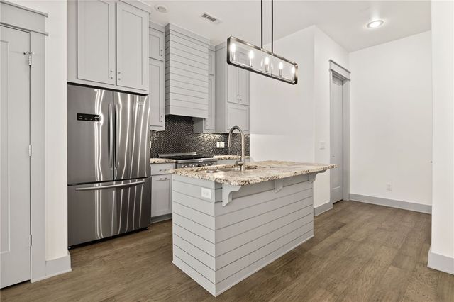 420 SW C Street, Bentonville, AR 72712