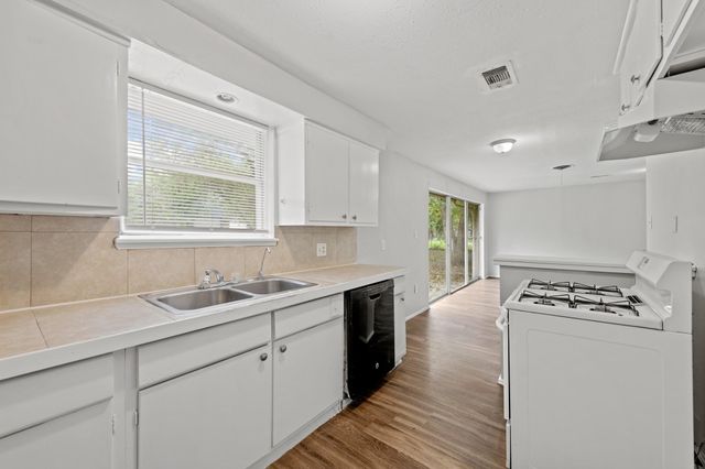 408 Grantham Road, Baytown, TX 77521