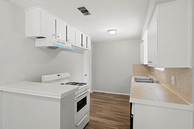 408 Grantham Road, Baytown, TX 77521