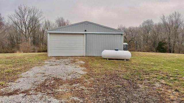 16846 E Payton Road, Opdyke, IL 62872