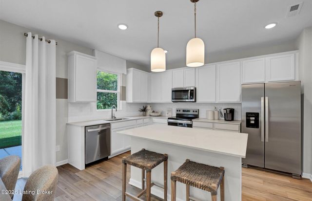 8413 Hollis View Way, Louisville, KY 40214