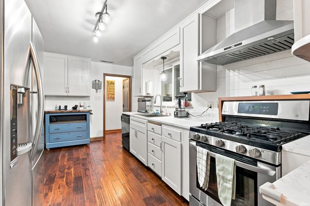 6226 E Hills Road, Fort Wayne, IN 46804