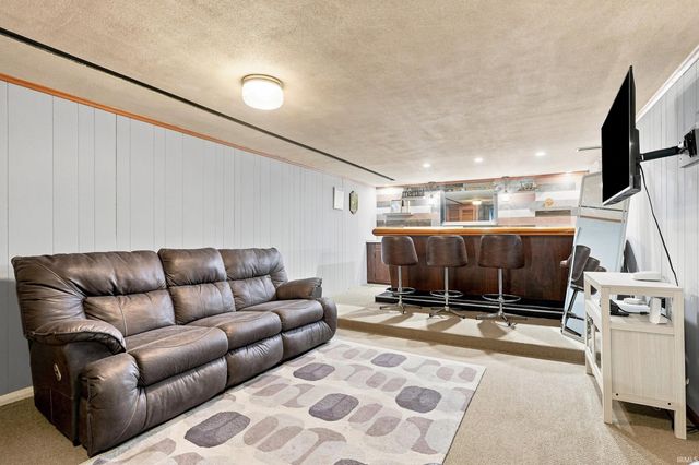 6226 E Hills Road, Fort Wayne, IN 46804