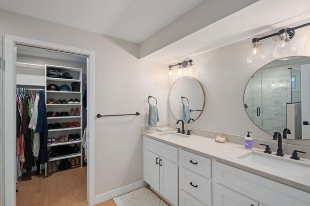 4721 Valley View Road, Edina, MN 55424