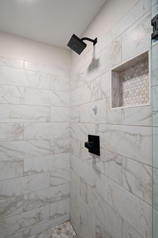 4721 Valley View Road, Edina, MN 55424