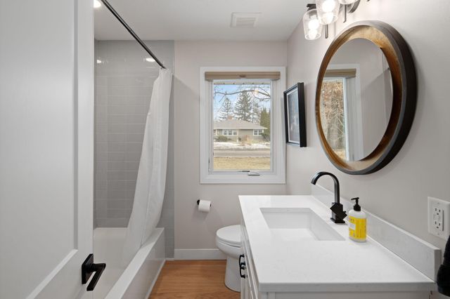 4721 Valley View Road, Edina, MN 55424